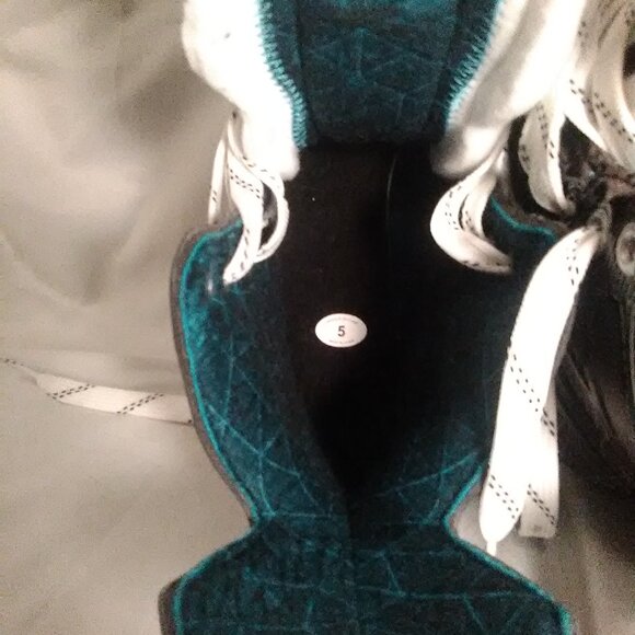 Bauer youth hockey skates - Picture 8 of 9